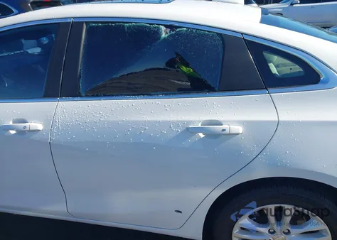 2018 Chevrolet Malibu Lt z USA, uszkodzony, nr VIN 1G1ZD5ST0JF128410